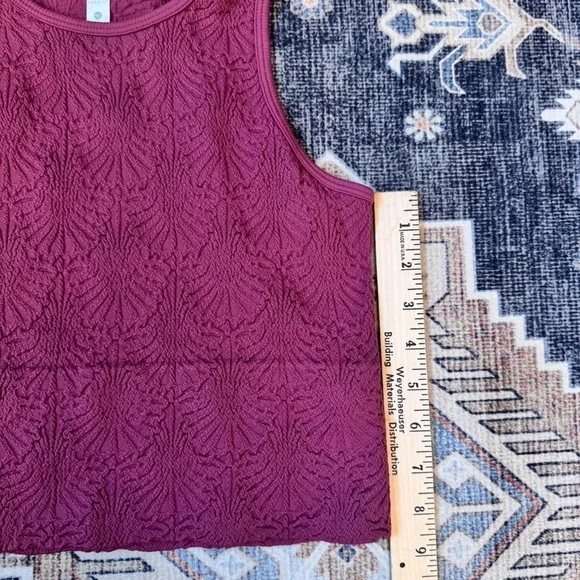 Fornia Women's Floral High Neck Crop Stretchy Tank Top Purple Size Medium/Large - Picture 10 of 10